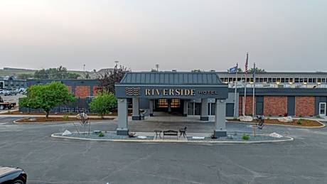 Riverside Hotel