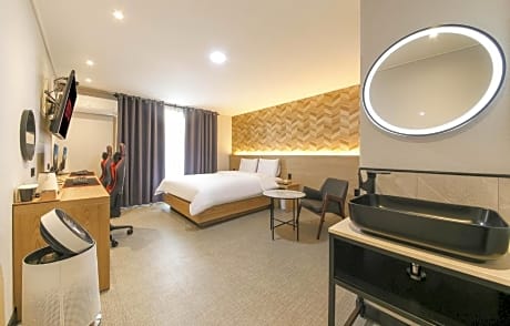 Deluxe Double Room with Balcony