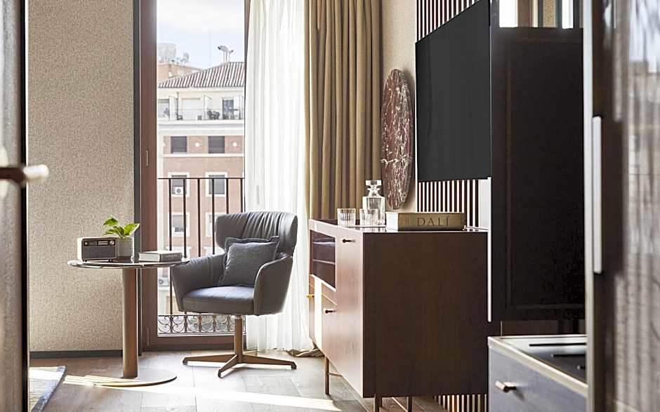 Photo 1 of 7 of King Room with Balcony
