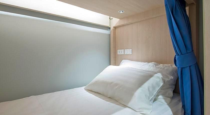 Kinnon Deluxe Hostel Coworking Cafe