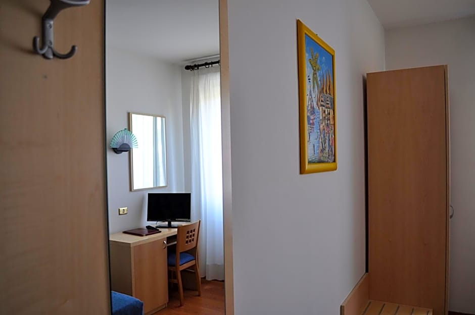 Photo 1 of 20 of Single Room