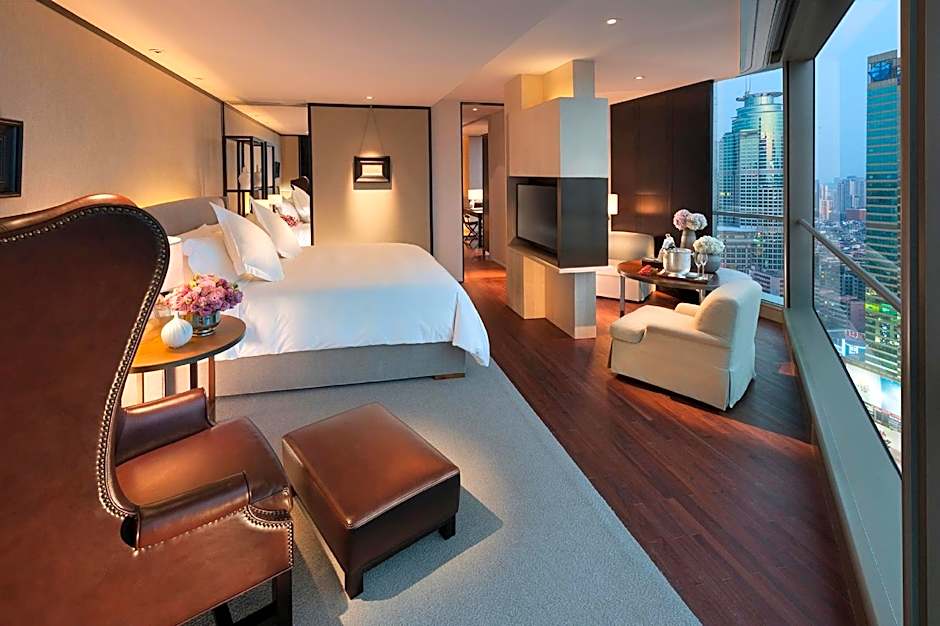 Photo 1 of 5 of Club Executive 1 King Bed Suite