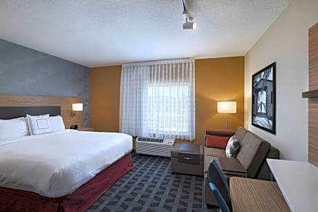 King Studio with Sofa Bed - Hearing Accessible