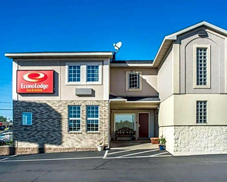 Econo Lodge Inn & Suites North Syracuse Airport