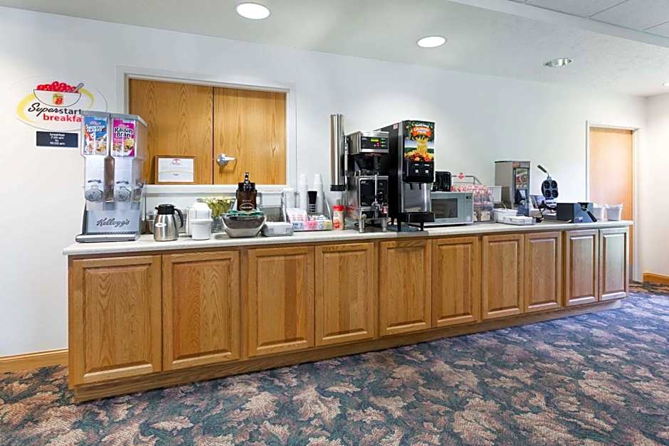 Super 8 by Wyndham Alma