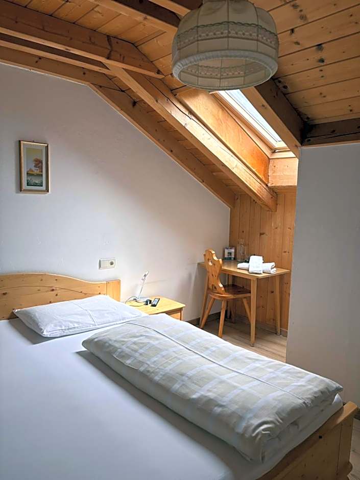 Photo 1 of 5 of Single Room