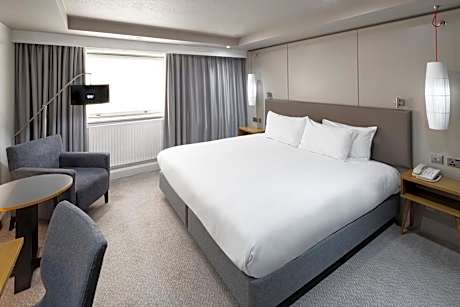 1 Super King Bed Premium Lounge Access