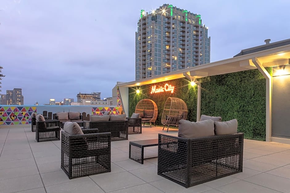 Aloft Nashville West End