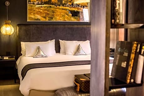 1 King Bed, Deluxe Suite, Non-Smoking