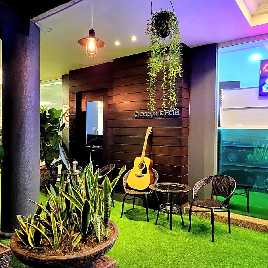 Queenspark Lovita Hotel