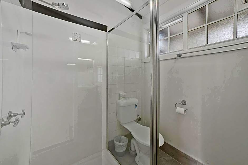 The Fox and Hounds Historic Hotel