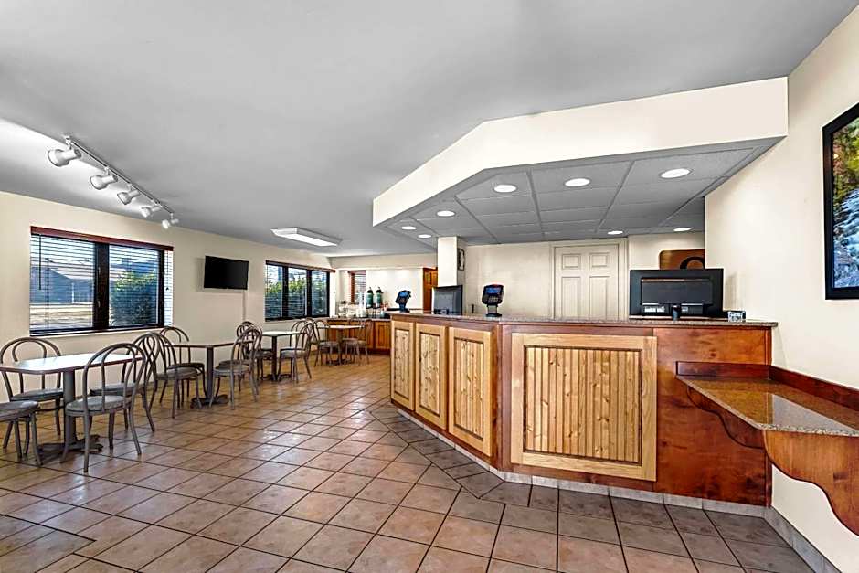 Quality Inn & Suites At Dollywood Lane