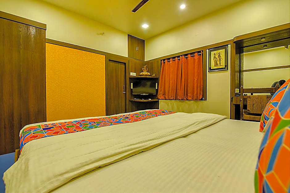 Fabexpress Shivalya – Calcutta, LA