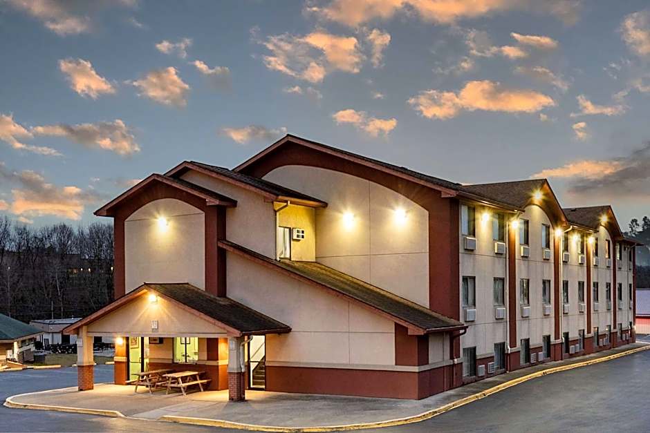 Photo 1 of 50 of Super 8 by Wyndham Waynesburg