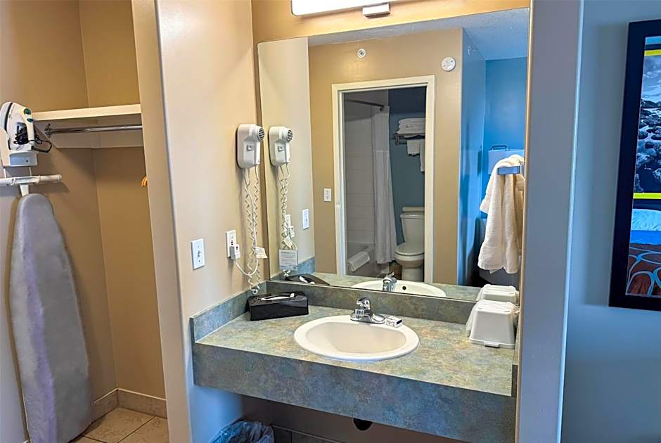 Super 8 by Wyndham Edmonton South