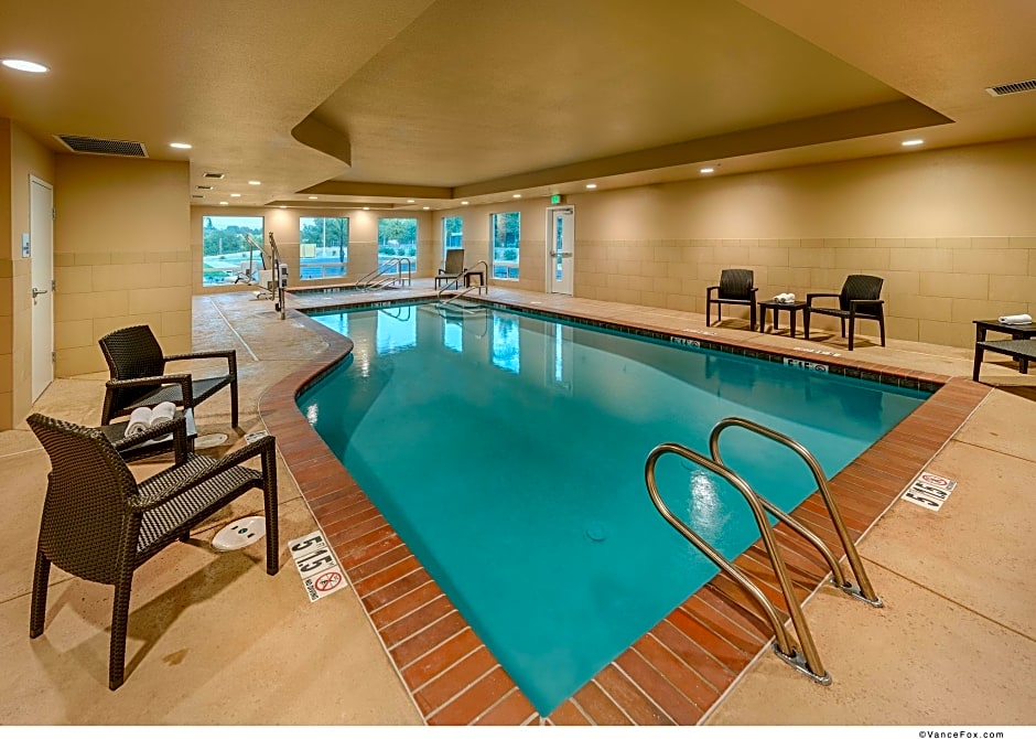 Holiday Inn Express & Suites / Red Bluff - South Redding Area, an IHG Hotel