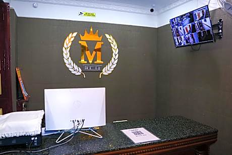 PARI MUTHU VILAS (Temple View Inn)