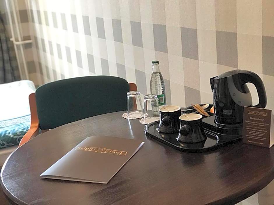 Hostel Night o'clock