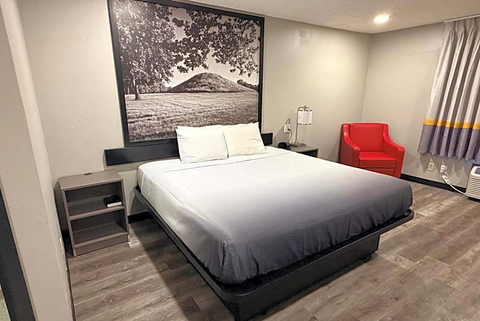 Super 8 by Wyndham Macomb