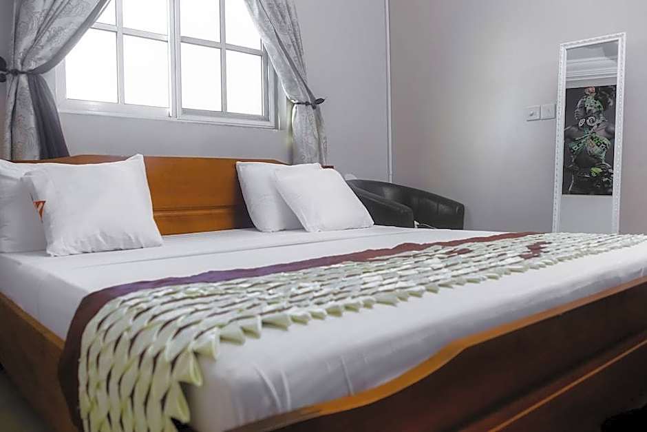 Plus 33 Hotel