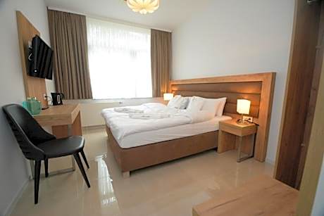 Double or Twin Room with Shower