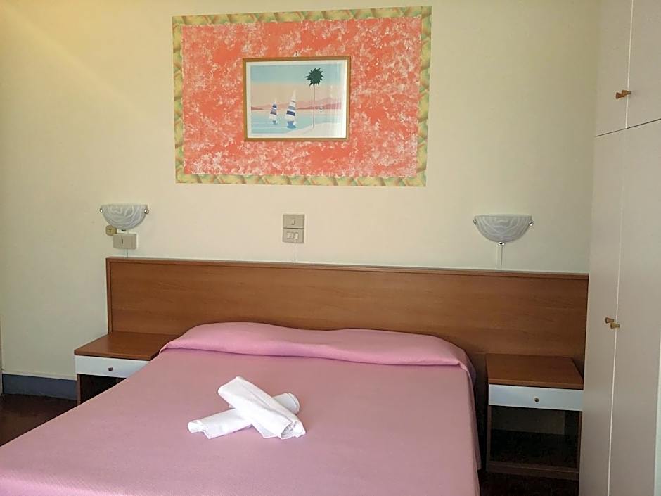 Photo 1 of 12 of 1 Double Bed or 2 Beds