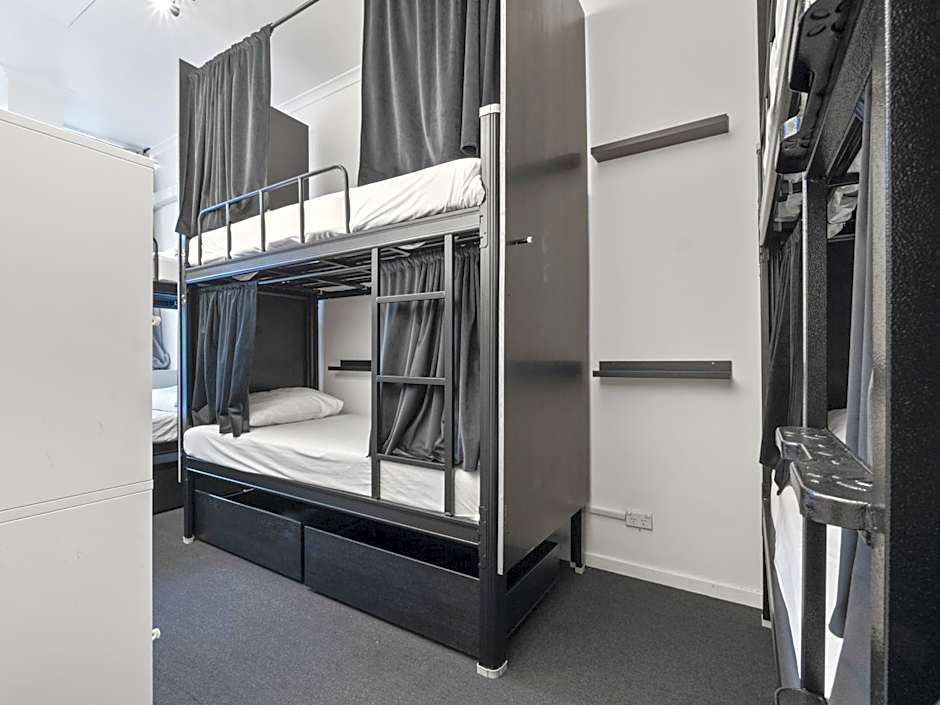 AZZURRO POD HOTEL - Central Sydney