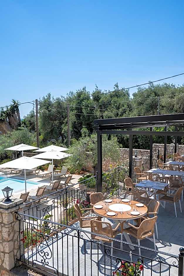 Crystal Blue Hotel, Barbati