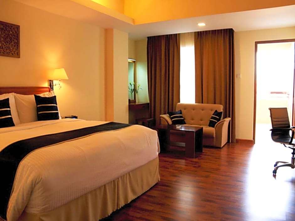 Eastern Palace Hotel