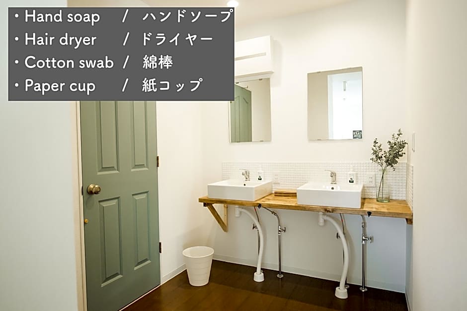 IZA Enoshima Guest House & Bar