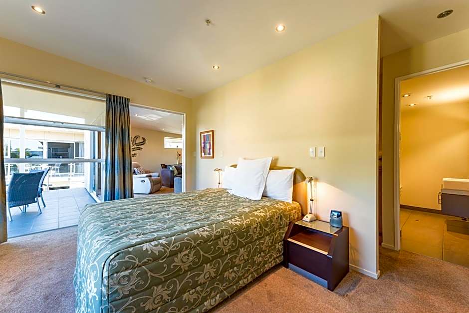 Edgewater Palms Apartments