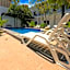 Commercial Zone Studios, Pool, BBQ and Beach 7 Blocks