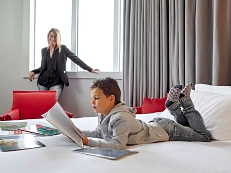 Superior Room, 2 Single Size Beds, Magnificent View On La Defense