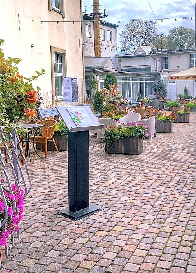 NB hotel with free parking