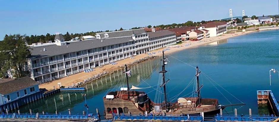 Hamilton Inn Select Beachfront Mackinaw City