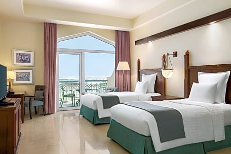 Twin Room with Two Single Beds and Ocean and Mountain View, Non-Smoking