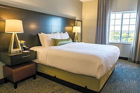 1 King 1 Bedroom Suite Comm Accessible Roll Shower