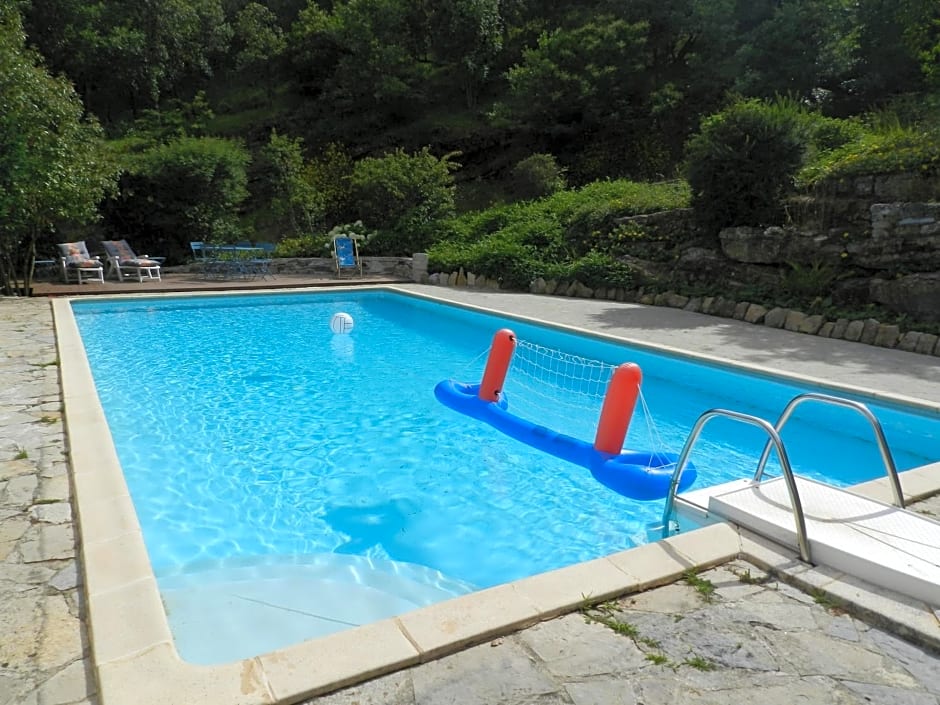 Chambre Cévennes: Piscine, lamas, rivière