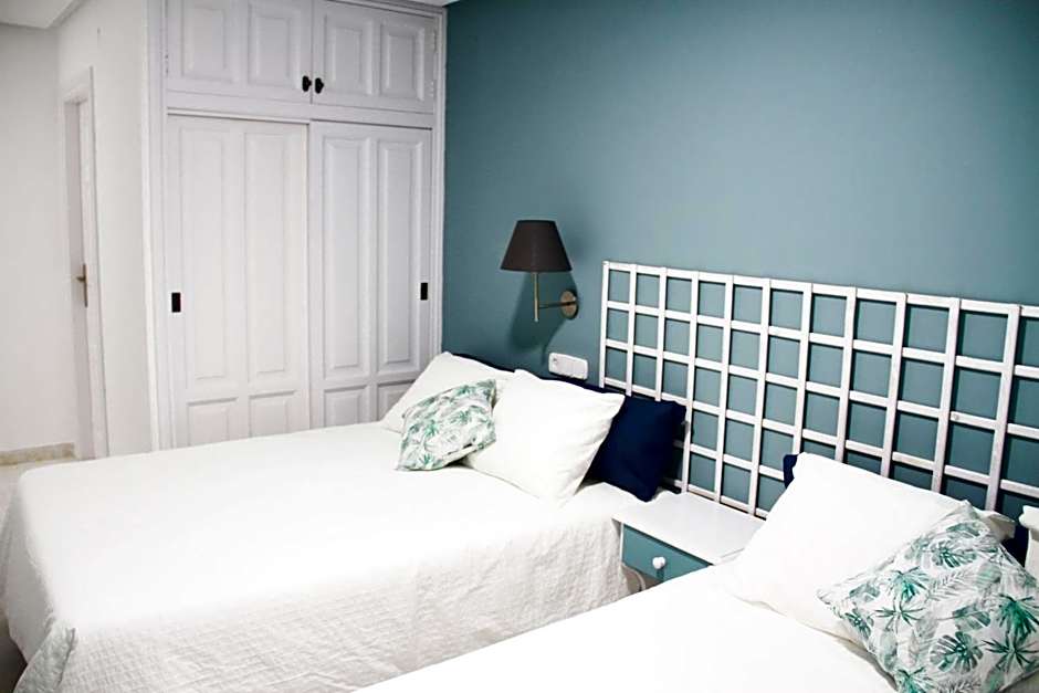 Hugo Beach Hotel & Apartments