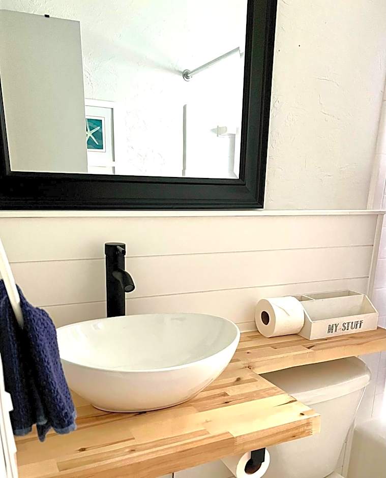 4145 By The Sea Inn & Suites