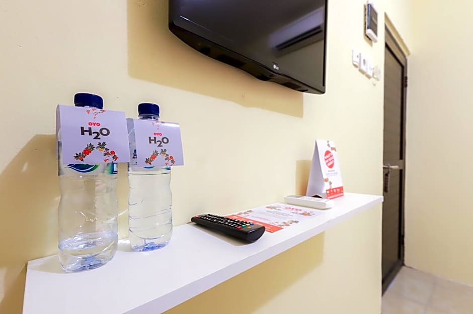 OYO 779 Mn One Residence Syariah Near ITC Cempaka Mas Near Kalbe Farma