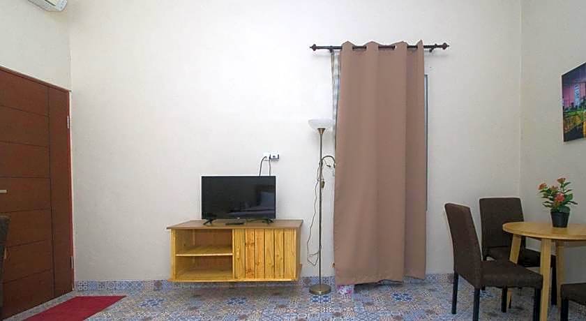 RedDoorz Plus Syariah near Alun Alun Sampang