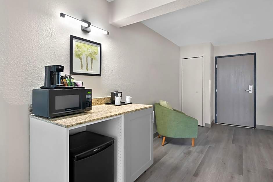Country Inn & Suites by Radisson, Coon Rapids, MN