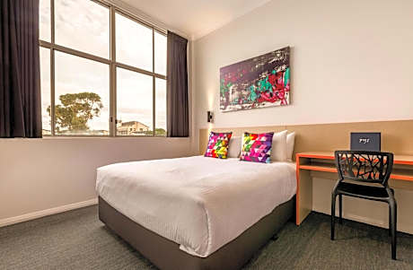 Economy Queen Room with Shared Bathroom