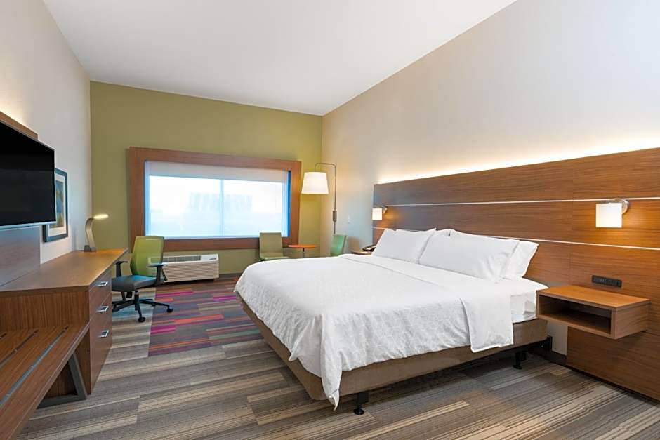 Holiday Inn Express and Suites Lake Havasu London Bridge By IHG