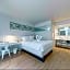 Travel Lodge by Wyndham 10 min from Disney