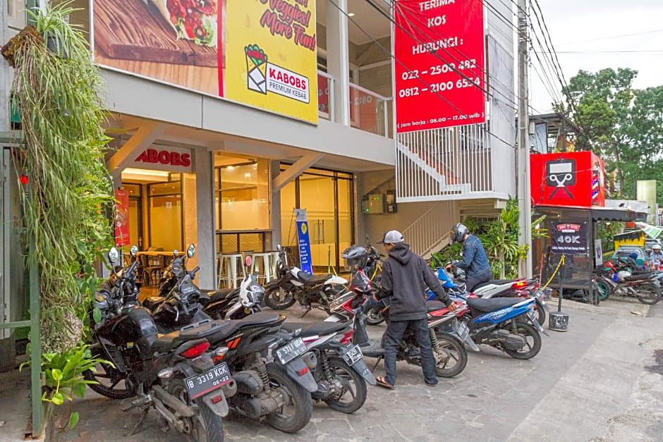 RedDoorz Plus @ Dipatiukur