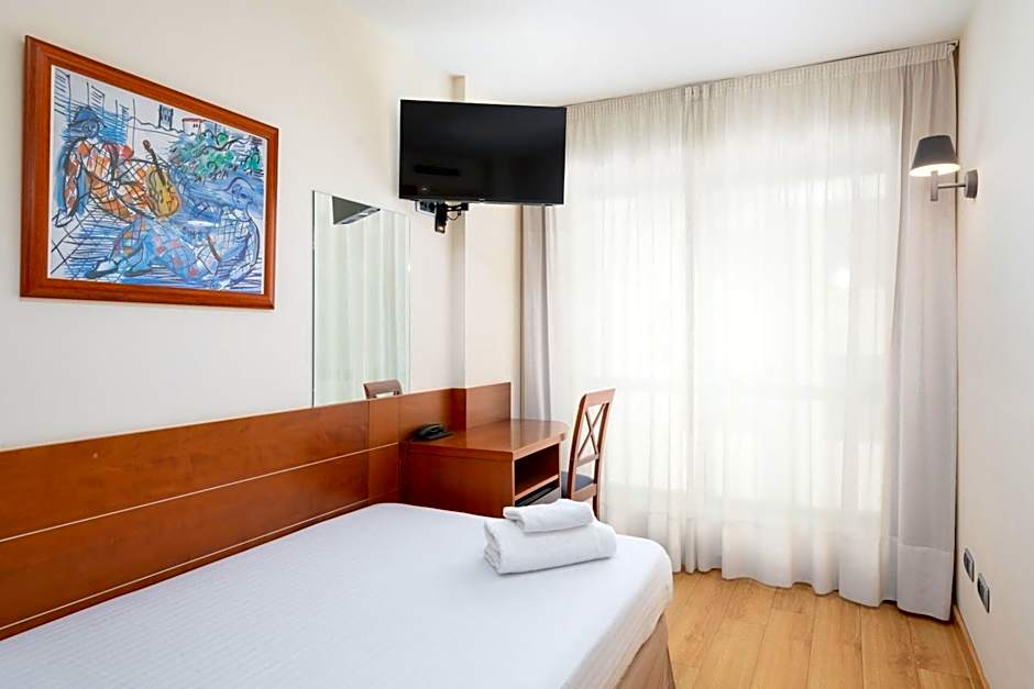 Duerming Longoria Plaza Hotel
