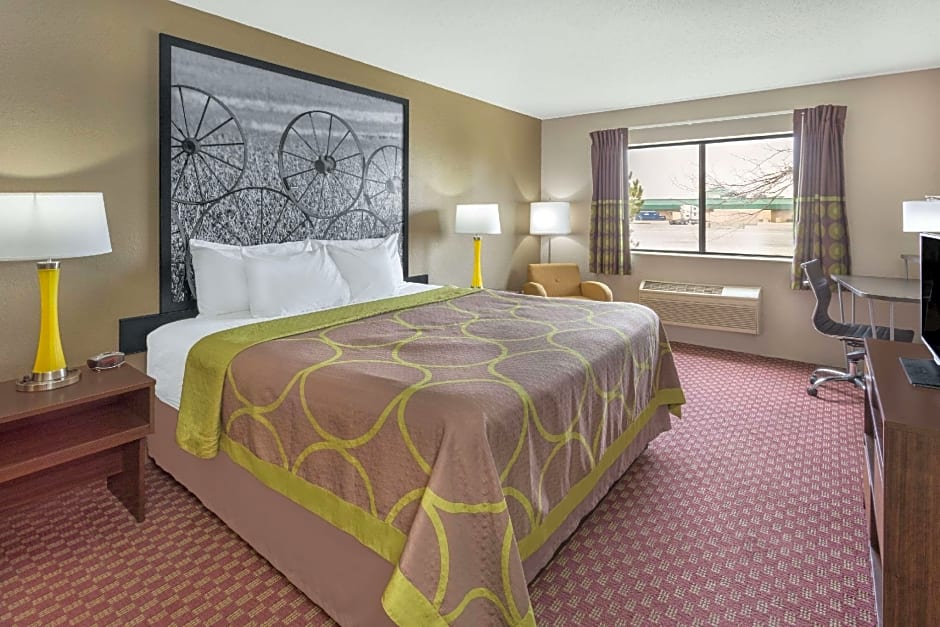 Super 8 by Wyndham Hebron Lowell Area