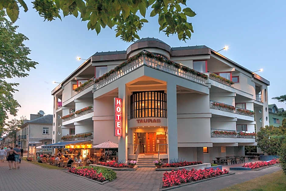 Tauras Center Hotel